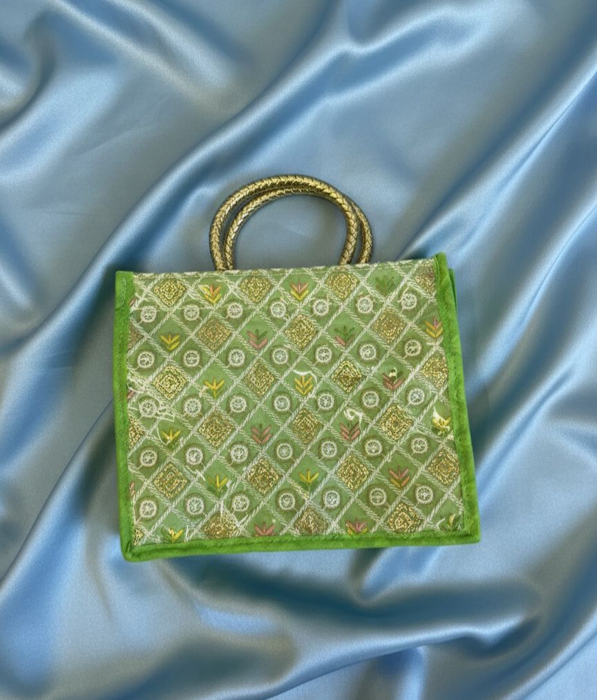 GREEN